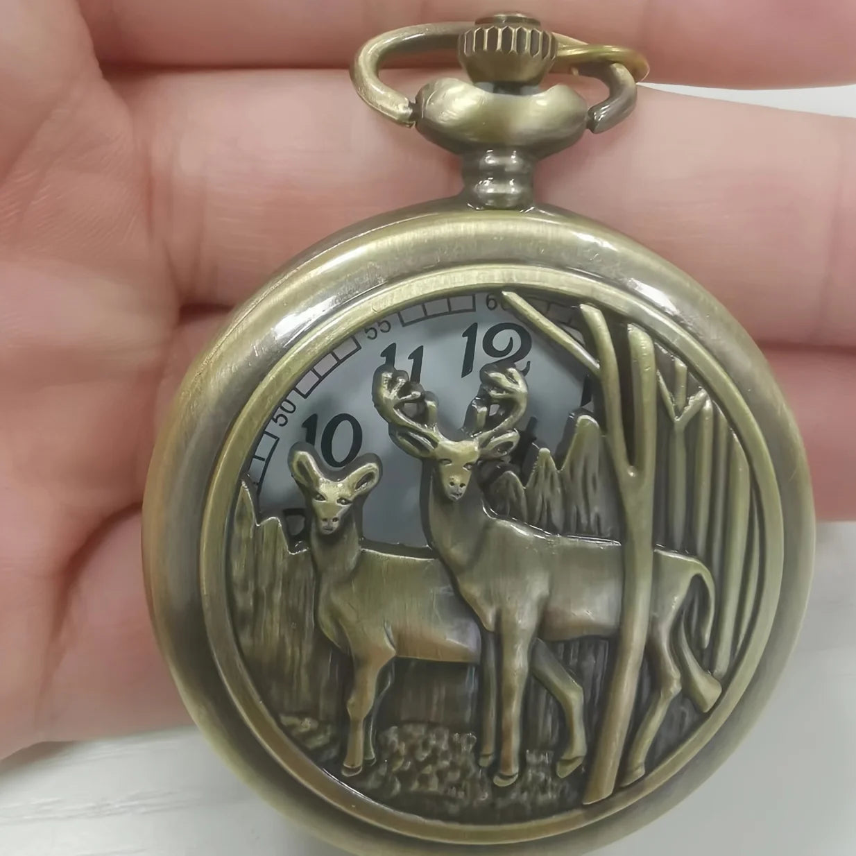Vintage Bronze Elk Wild Animal Engraved Quartz Pocket Watch Vintage Fashion Necklace Chain Watch Christmas Gift For Women Men