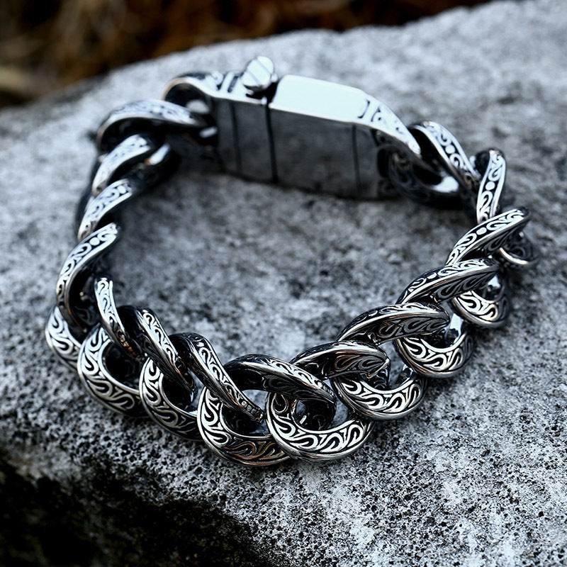 Stainless steel engraved pattern fashion bracelet, European and American retro creative and unique jewelry.
