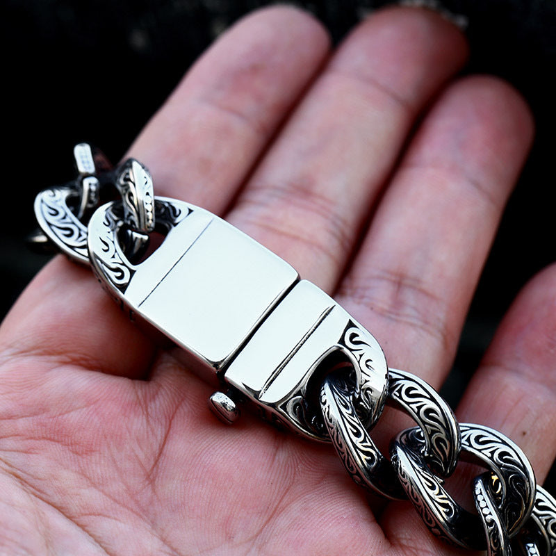Stainless steel engraved pattern fashion bracelet, European and American retro creative and unique jewelry.