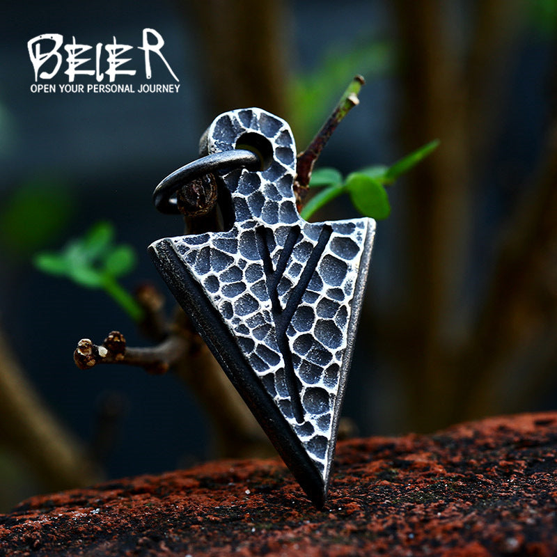 New Viking Letter Stainless Steel Necklace Accessory with Simple Arrow Titanium Steel Pendant