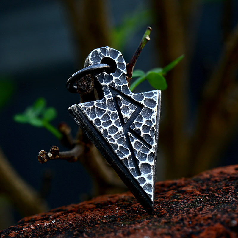New Viking Letter Stainless Steel Necklace Accessory with Simple Arrow Titanium Steel Pendant